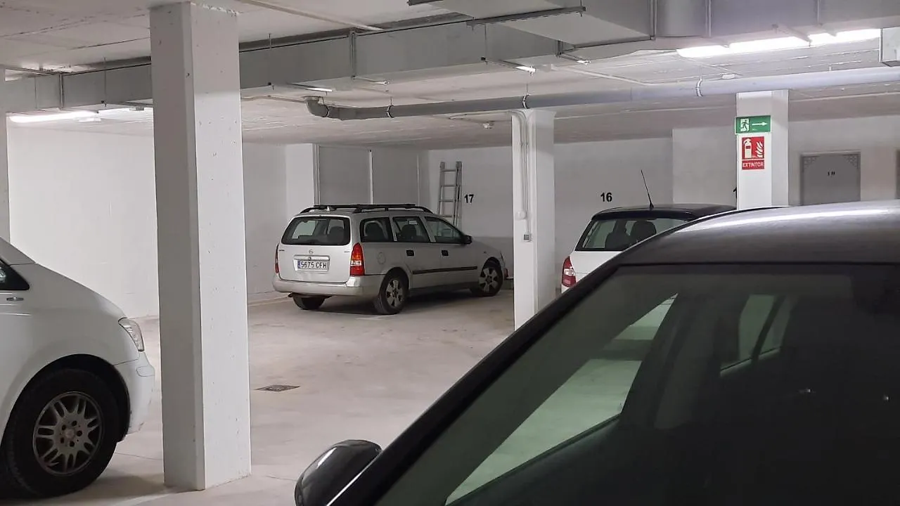 Parking, Ubicacion Y Confort contacts